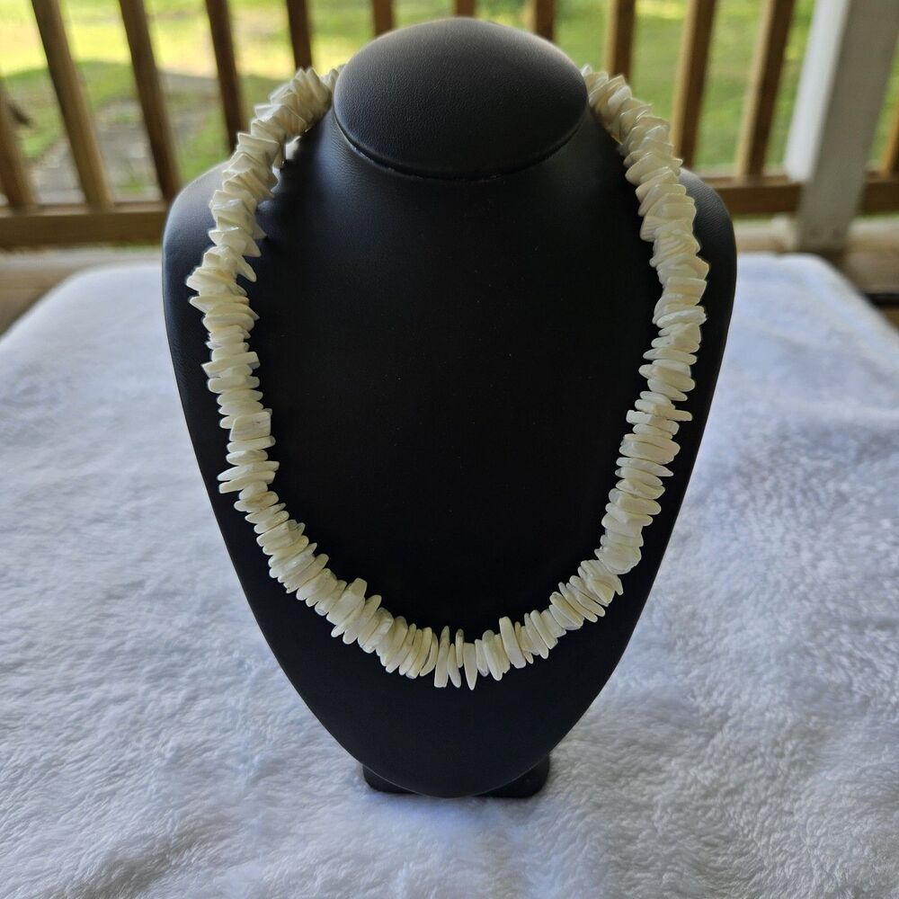 Vintage 16” White Puka Chip Shell Choker Necklace Surfer Beach